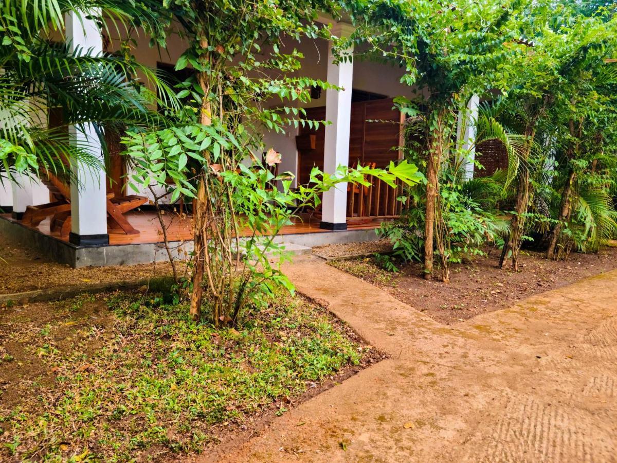 Woodholic Homestay Sigiriya Buitenkant foto